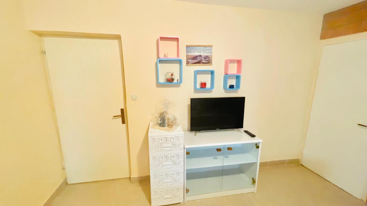 Colorful And Happy Apartment Sukosan - With Parking Exterior photo